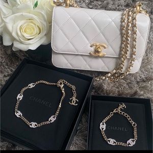 ❤️SOLD❤️Chanel necklace natural light